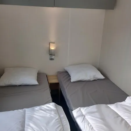 Mobil-home Avec Vue Sur Campingplads *